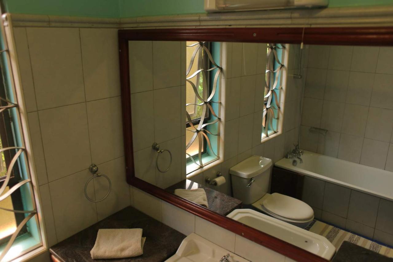 Bluemonkey Guesthouse Εντέμπε Εξωτερικό φωτογραφία